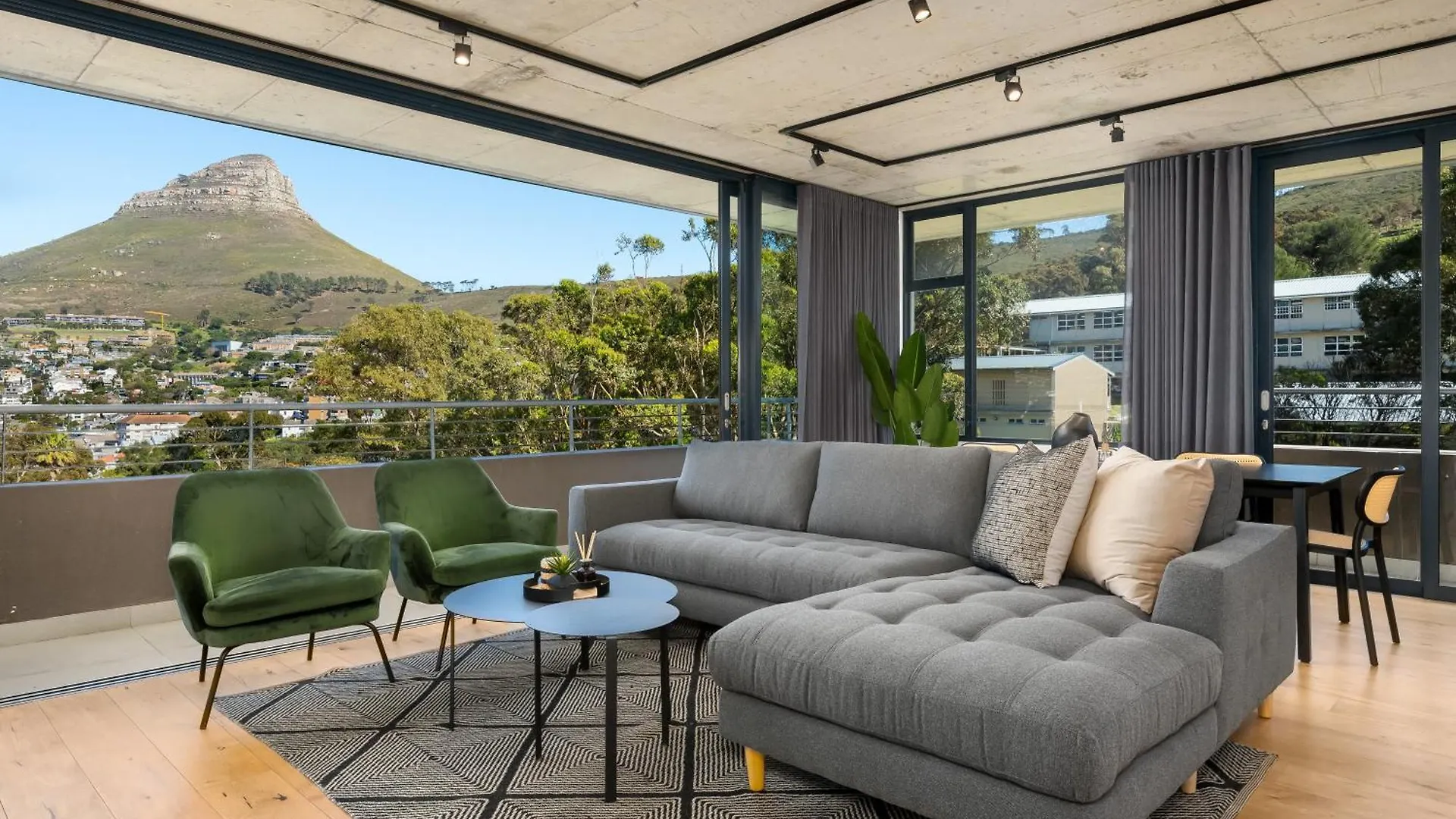 アパート ケープタウンLuxe Penthouse L Private Pool L Mountain Viewsアパートメント 南アフリカ