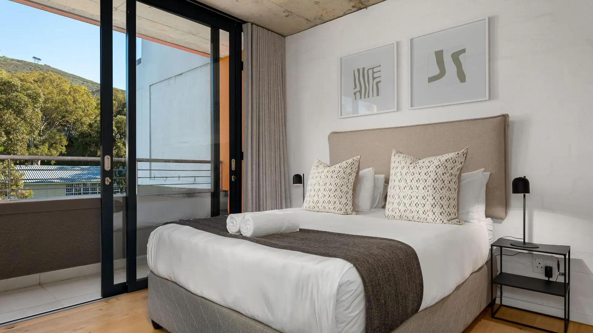 ケープタウンLuxe Penthouse L Private Pool L Mountain Viewsアパートメント アパート