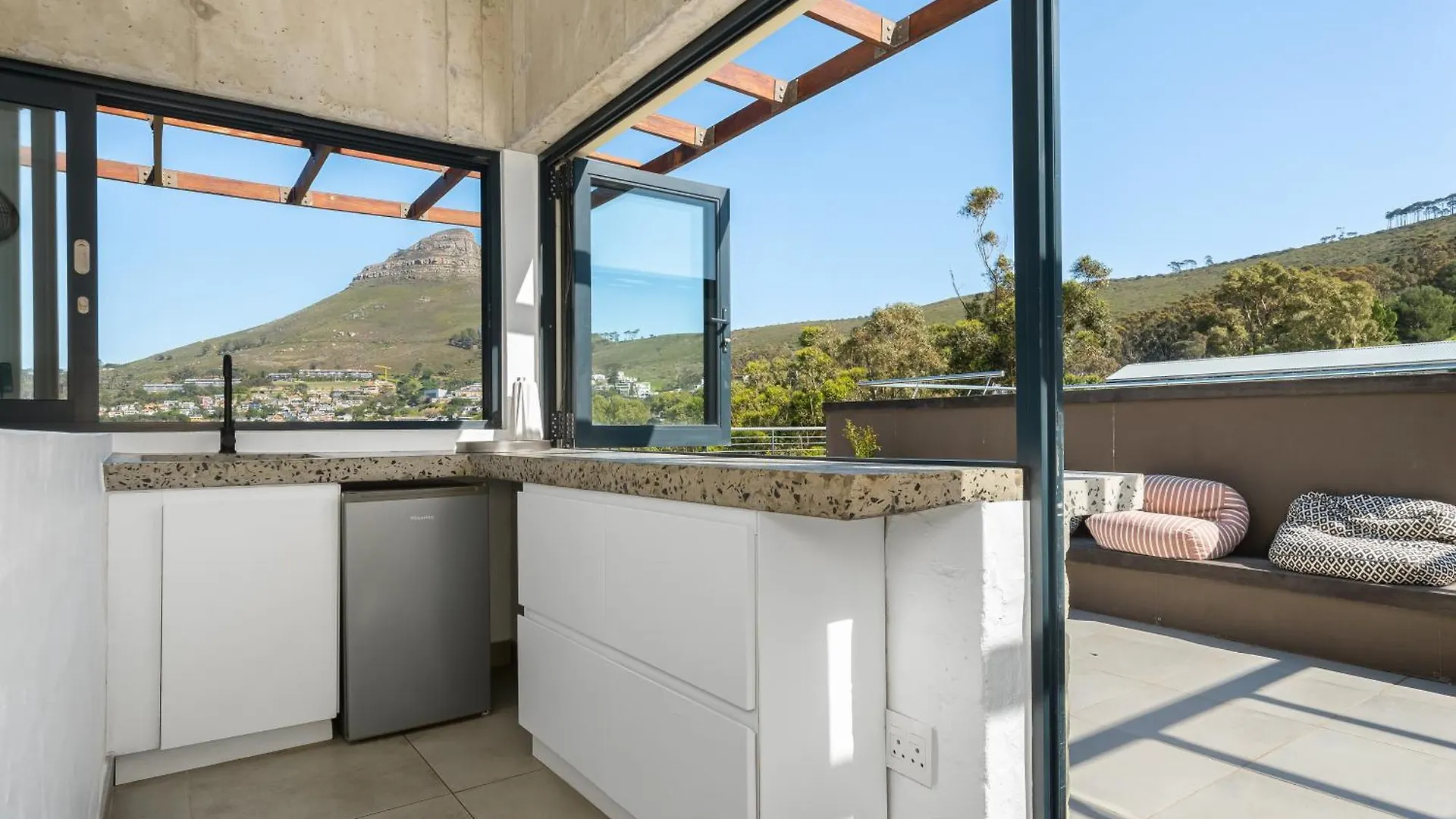 ケープタウンLuxe Penthouse L Private Pool L Mountain Viewsアパートメント ケープタウン
