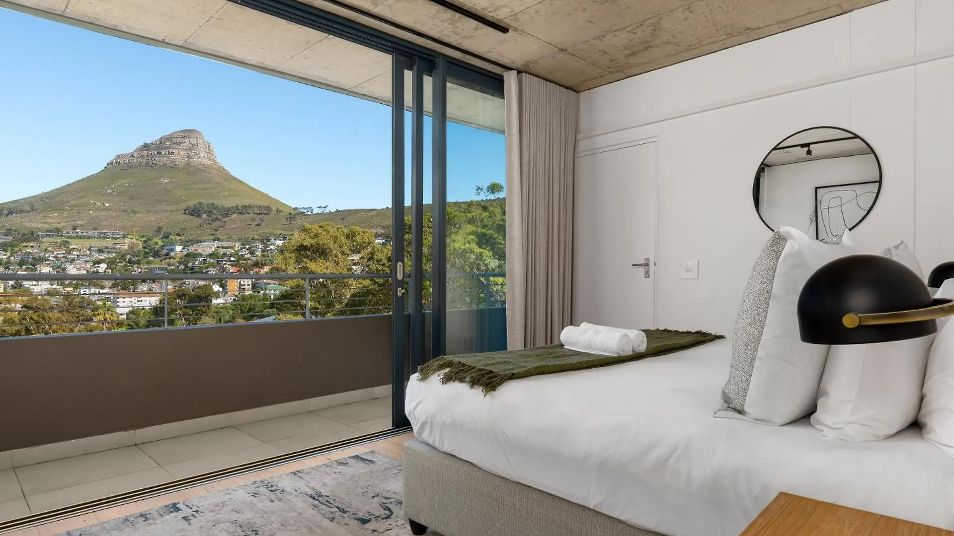 ケープタウンLuxe Penthouse L Private Pool L Mountain Viewsアパートメント アパート